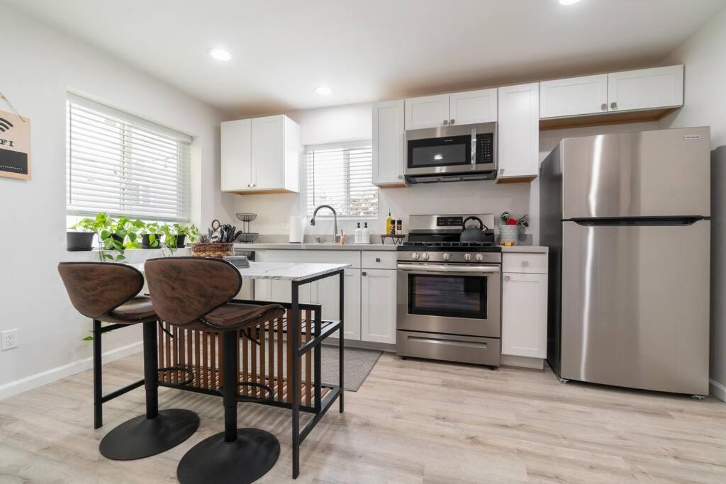 Urban Oasis: San Diego Bungalow Escape エクステリア 写真