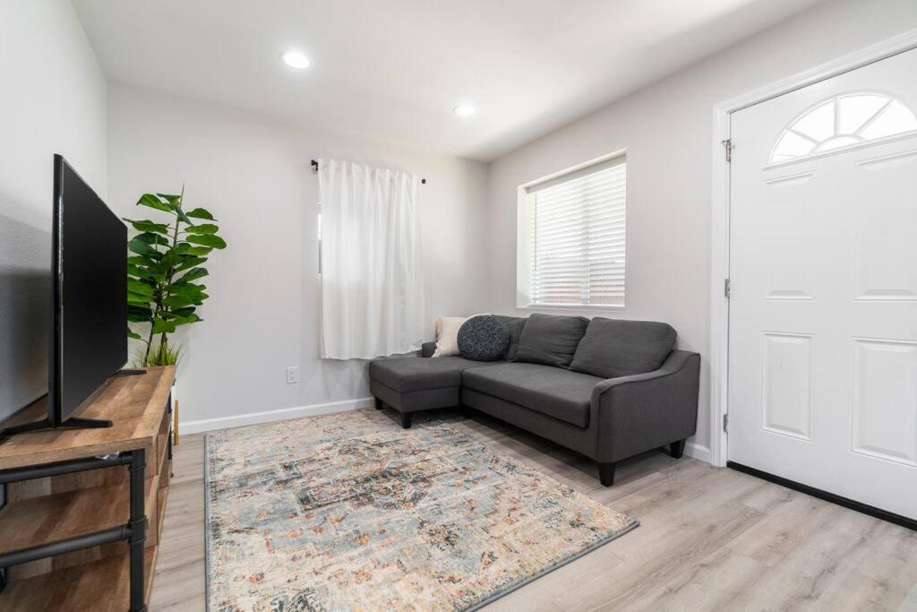 Urban Oasis: San Diego Bungalow Escape エクステリア 写真