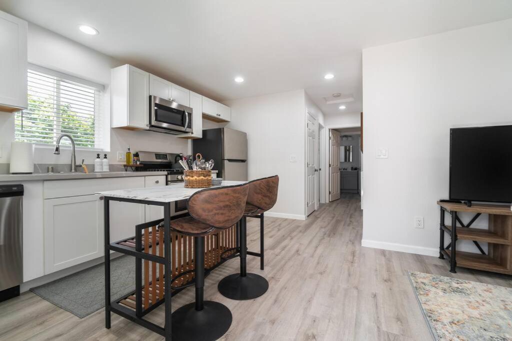 Urban Oasis: San Diego Bungalow Escape エクステリア 写真