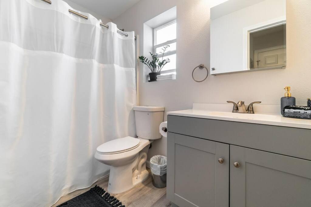 Urban Oasis: San Diego Bungalow Escape エクステリア 写真