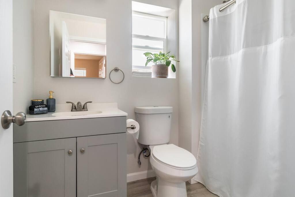Urban Oasis: San Diego Bungalow Escape エクステリア 写真